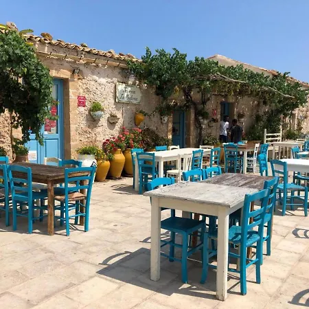 Casa vacanze Dabbanna House Near The Sea, Parking & Wifi
